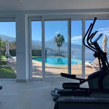 Crystal Ocean Villa Lavaderos