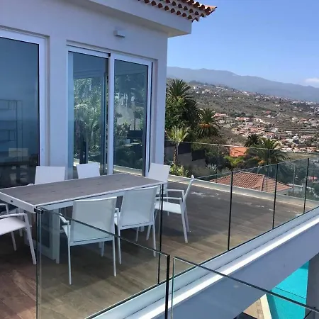 Crystal Ocean Villa Lavaderos *