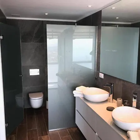 Crystal Ocean Villa Lavaderos * タコロンテ