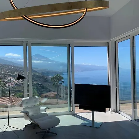 Crystal Ocean Villa Lavaderos *