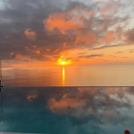 Crystal Ocean Villa Lavaderos