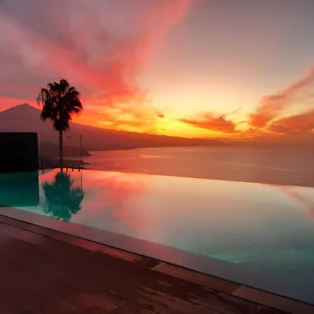 Crystal Ocean Villa Lavaderos *