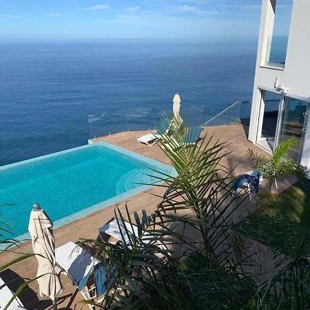 Crystal Ocean Villa Lavaderos