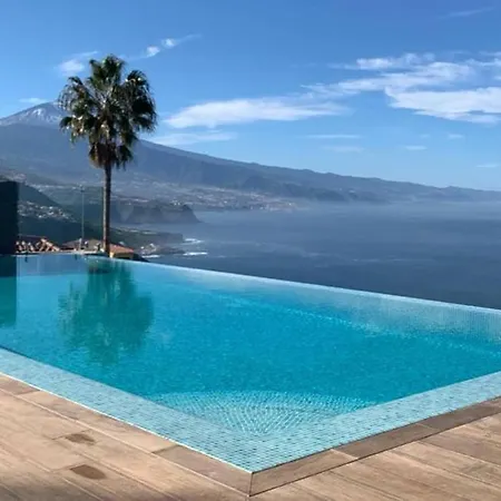 Crystal Ocean Villa Lavaderos *