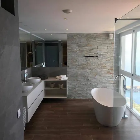 Crystal Ocean Villa Lavaderos *