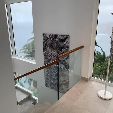 Crystal Ocean Villa Lavaderos *