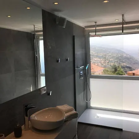 Crystal Ocean Villa Lavaderos *
